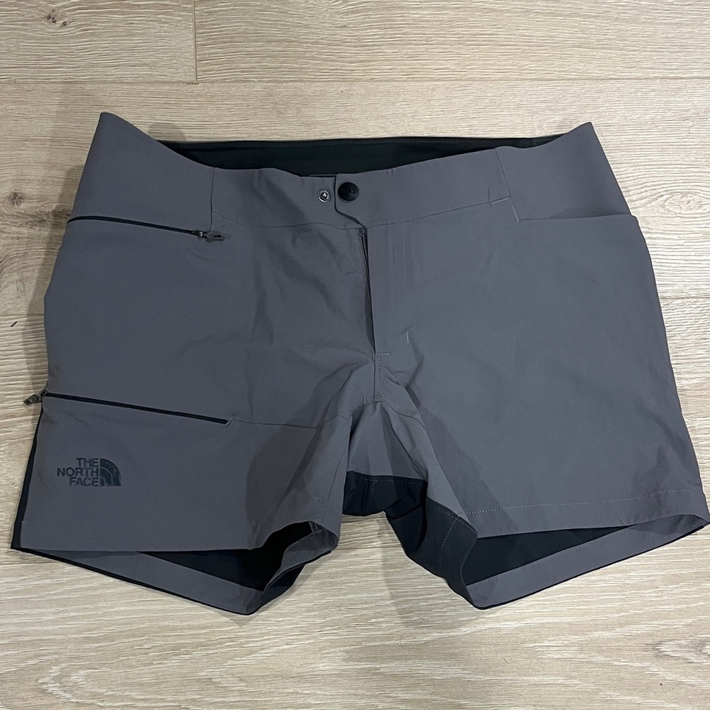 North face hiking shorts EUC